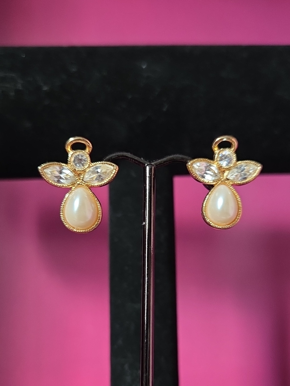 Vintage 90s Avon "Angelic Expressions" Rhinestone & Faux Pearl Angel Earrings
